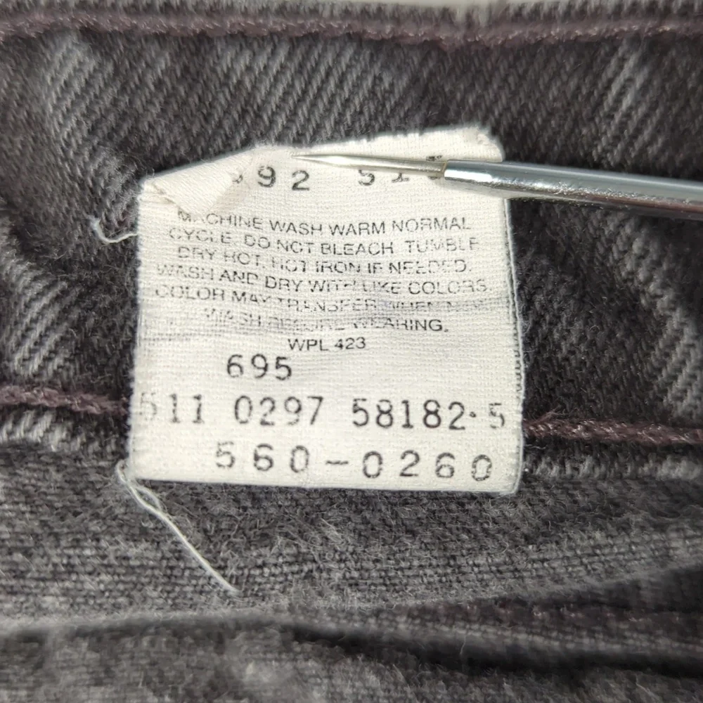 Vintage Levi's 560 Loose Fit Tapered Leg Gray Wash Mens Jeans Size 36‎